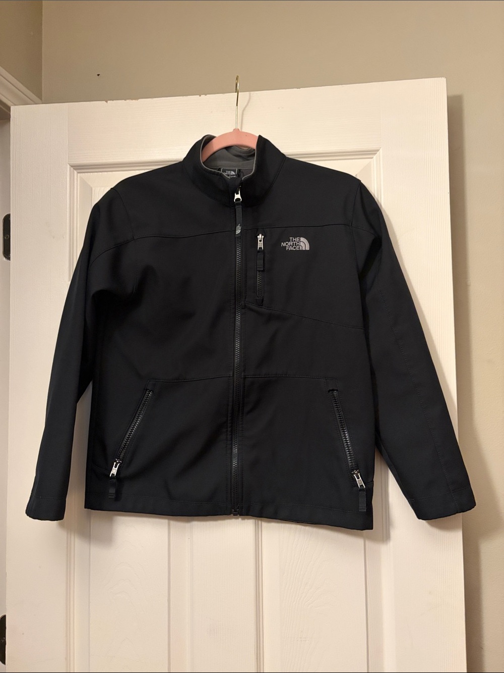 The North Face Men’s Black Performance Softshell Jacket 14/16
